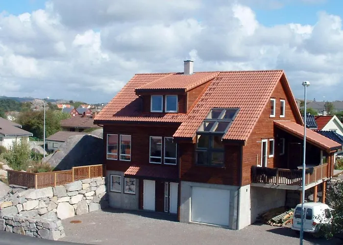 10 Person In Sirevag-by Traum Sirevåg