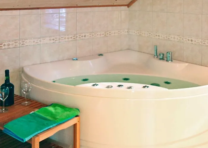 10 Person In Sirevag-by Traum *